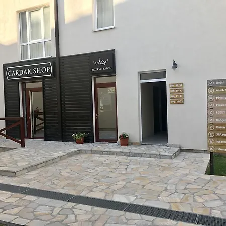 アパート 33 Kraljevi Cardaci