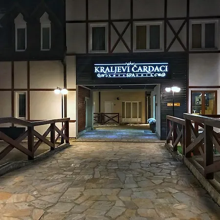 アパート 33 Kraljevi Cardaci