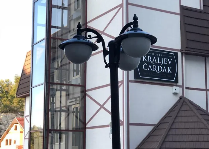 33 Kraljevi Cardaci 科帕奥尼克